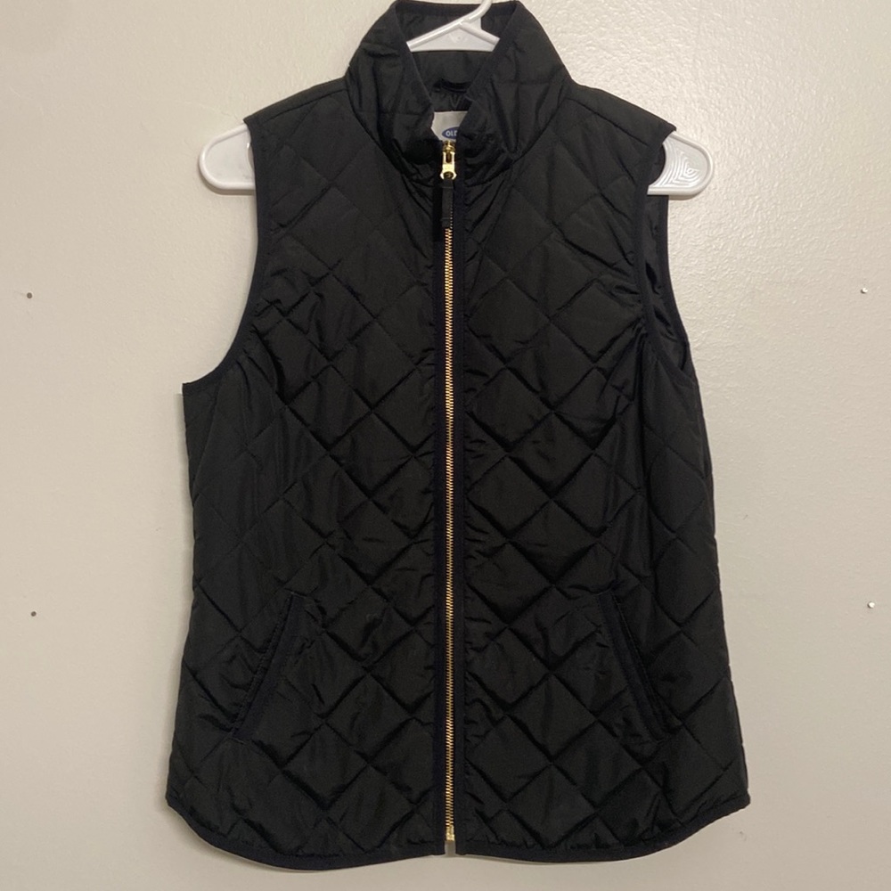 Old Navy Quilted Vest 
black size small